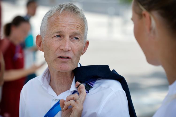 Formand Hans Natorp skal holde styr på de 62 specialforbund, der er organiseret under Danmarks Idrætsforbund. Trods flere eksempler på alvorlige konflikter mellem de politisk valgte bestyrelser og ansatte, mener han, at der skal være plads til uenighed.   Foto: Jens Dresling