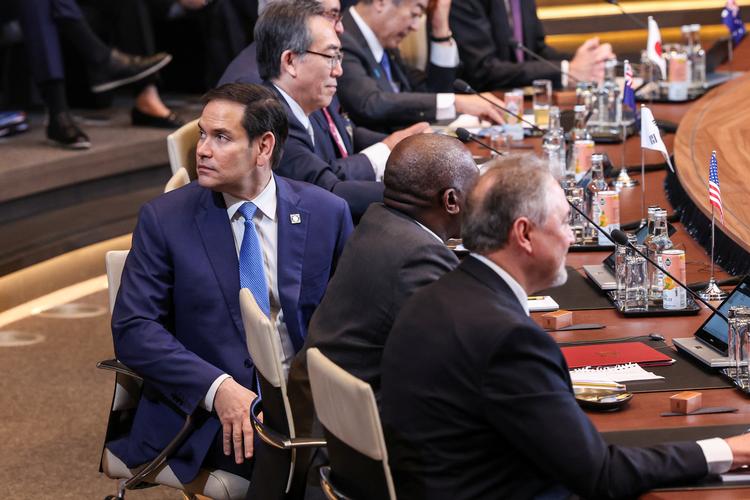 USA's udenrigsminister, Marco Rubio, ses her til et møde i Bruxelles i begyndelsen af april måned. Ud over posten som udenrigsminister er han også fungerende chef for bistandsorganisationen USaid, fungerende chef for landets nationalarkiv og nu også midlertidig national sikkerhedsrådgiver for præsident Donald Trump. Foto: Yves Herman/Ritzau Scanpix