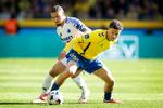 I dette forår ser vi den bedste udgave af Jordan Larsson i Superligaen. Til højre Brøndbys Clement Bischoff.   Foto: Jens Dresling