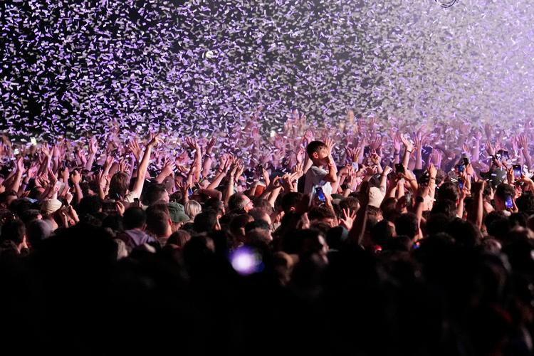 Primavera Sound i Barcelona har altid været gode til at præsentere store navne – som her, hvor crowden går amok til Tame Impala. Men den spanske festival kan også finde de gode undergrundsnavne.   Foto: Alejandro Garcia/Ritzau Scanpix
