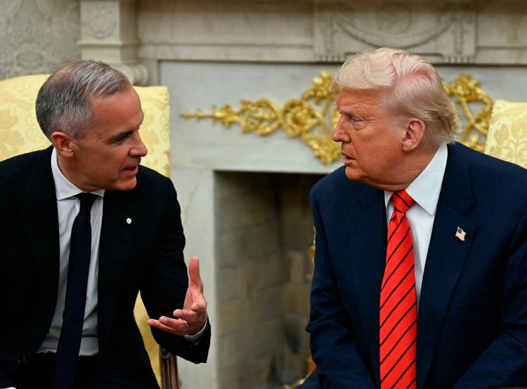 Canadas premierminister, Mark Carney, og USA's præsident, Donald Trump, i Det Hvide Hus. Foto: Jim Watson/Ritzau Scanpix