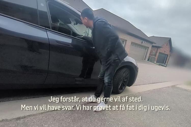 »Jeg vil ikke optages«, sagde David Do inde fra bilen til journalisten på fortovskanten. David Do kørte væk, da han blev bedt om at forholde sig til anklagerne om, at han har stået bag hjemmesiden MrDeepFakes. Foto: CBC/Screenschot