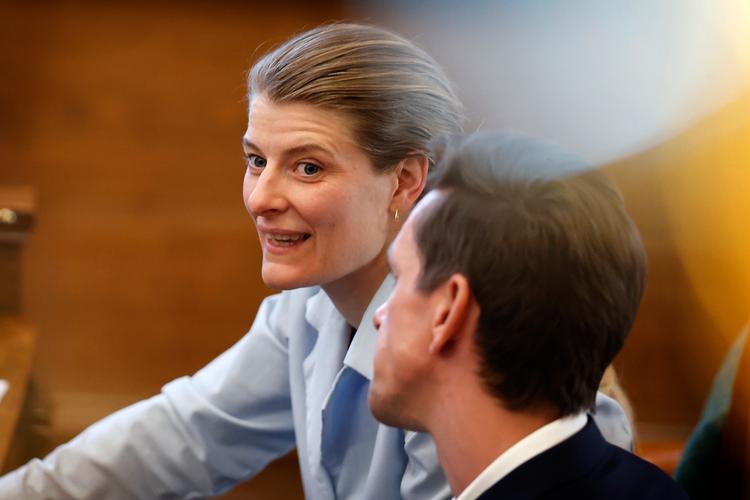 Beskæftigelsesminister Ane Halsboe-Jørgensen (S) har fået hård kritik for, at adopterede blev omfattet af reglerne om arbejdspligt og lav kontanthjælp. Nu bliver de adopterede undtaget fra reglerne. Foto: Jens Dresling