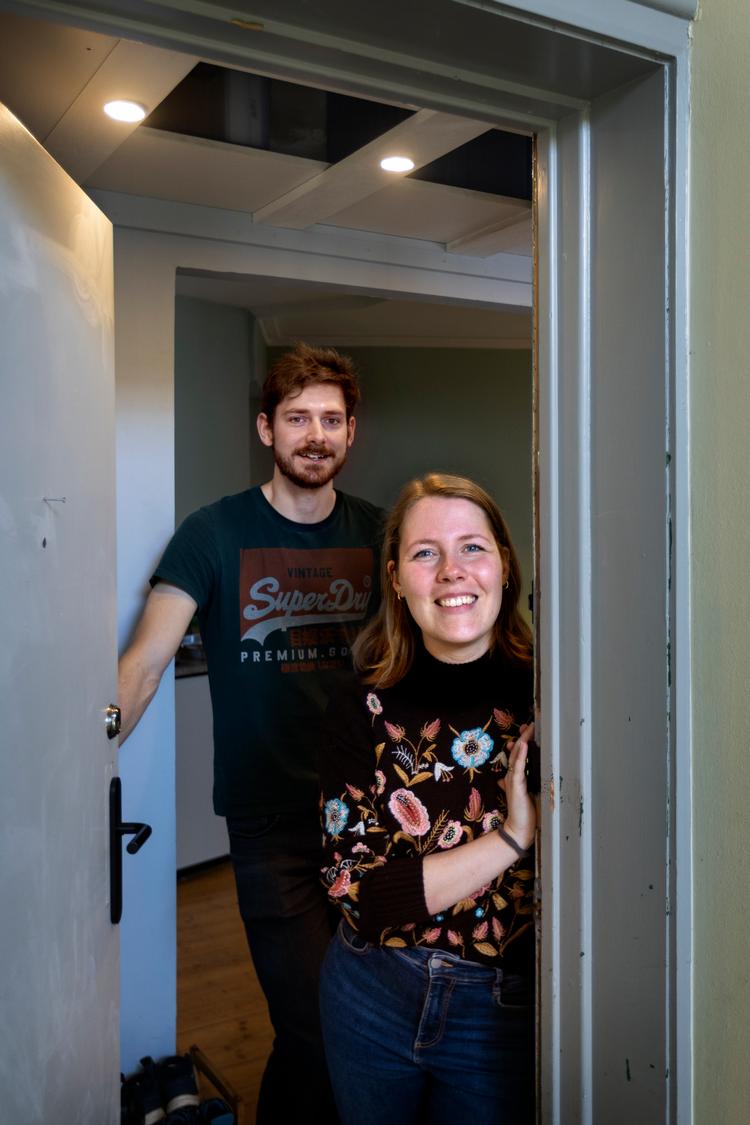 With careers as a social and healthcare assistant and a nurse, Frederik and Diana Kaufmann can find work anywhere in the country. However, they are happy with their current jobs in the capital and plan to stay in Copenhagen for now. They can afford it because they found a co-op apartment. Foto: Finn Frandsen