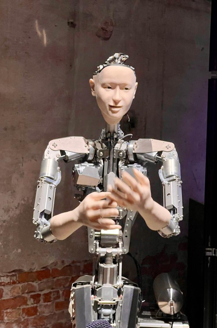 'Am I a strange Loop' af Takashi Ikegami og Luc Steels skal få os til at spørge til, hvad bevidsthed er. Foto: Karsten Ifversen