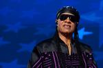 Også sidste år viste Stevie Wonder sin politiske holdning ved at optræde ved demokraternes konvent og skrive musik til tiden. ’Can We Fix Our Nation’s Broken Heart’ hedder den single, han udgav i den forbindelse. Foto: Saul Loeb/Ritzau Scanpix