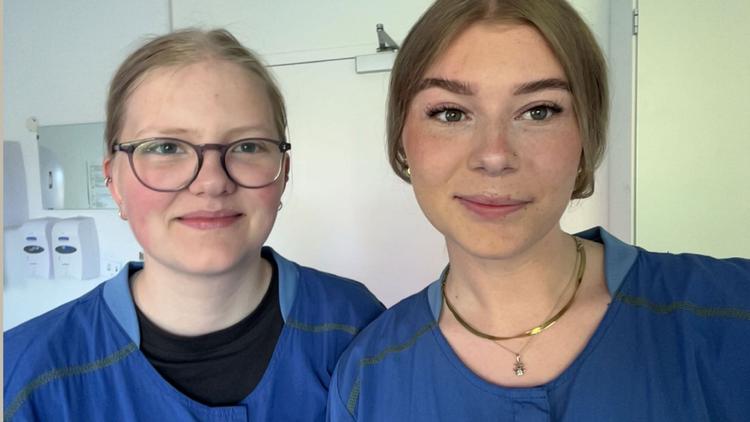 Laura Skøtte og Astrid Andersen har ofte tøvet med at svare, når jævnaldrende har spurgt dem, hvad de uddanner sig til. Foto: Privatfoto