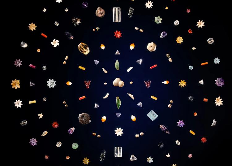 Nogle af ædelstenene er kun få millimeter store. De er alle ordnet i sirlige mønstre. Foto: Pr-foto / Sotheby's
