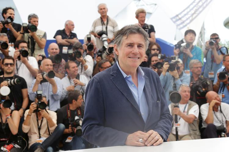 Irske Gabriel Byrne har modtaget talrige film- og tv-priser og flere gange været nomineret til teaterverdenens fine Tony-pris for sit skuespil. Han kommer til premierer, når han skal, men foretrækker at leve i ubemærkethed i en lille havneby i Maine sammen med sin familie.  Foto: Joel Ryan/Ritzau Scanpix