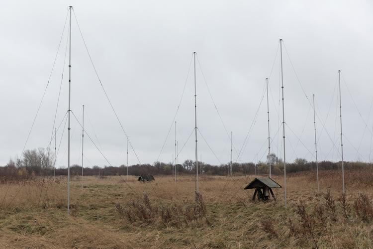 Efter Edward Snowdens afsløringer i 2013 om NSA’s globale masseovervågning undersøgte ansatte i den danske spiontjeneste FE, om amerikanerne brugte en kabelforbindelse gennem Danmark til at spionere mod andre end Nato-landenes fjender. Her er det FE's aflytningsstationen på Amager.   Foto: Peter Hove Olesen