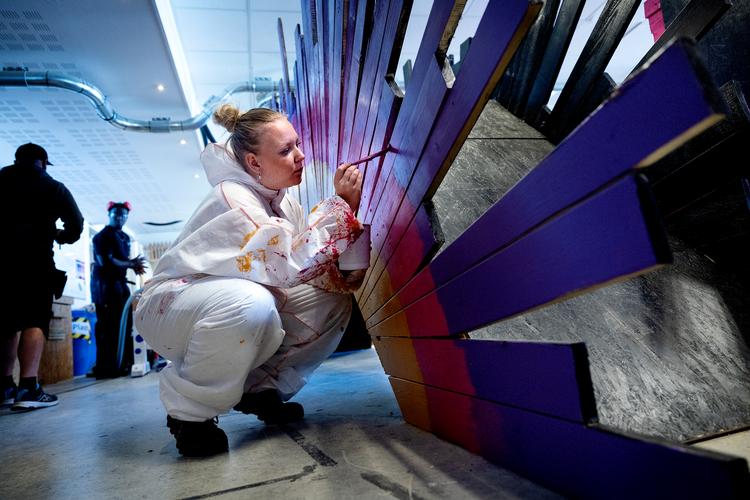 Emma Henriksen er en af de mange unge i Odsherred Kommune, der ikke har en uddannelse. 
»Jeg bebrejder ikke mig selv for det. Det kommer, når det kommer«, siger hun.  Foto: Finn Frandsen