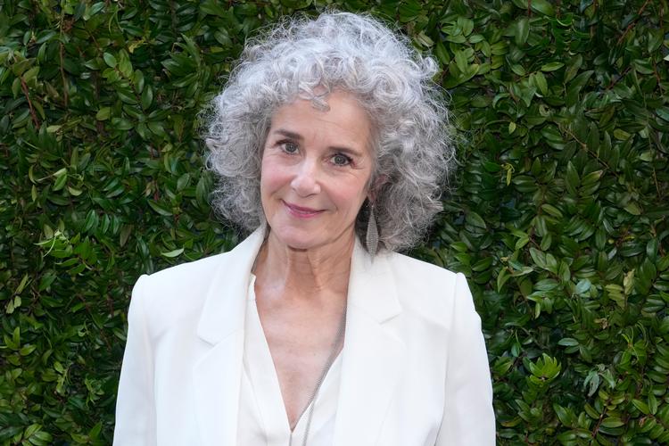 'Searching for Debra Winger' hedder en dokumentarfilm, som skuespilleren Rosanna Arquette skabte i den periode, hvor Debra Winger forsvandt fra filmbranchen efter at have været en af dens stjerner. Filmen diskuterer kvinders særlige udfordringer med at blive mødre og modne i branchen. Debra Winger kom siden stærkt tilbage som skuespiller. Foto: Charles Sykes/Ritzau Scanpix