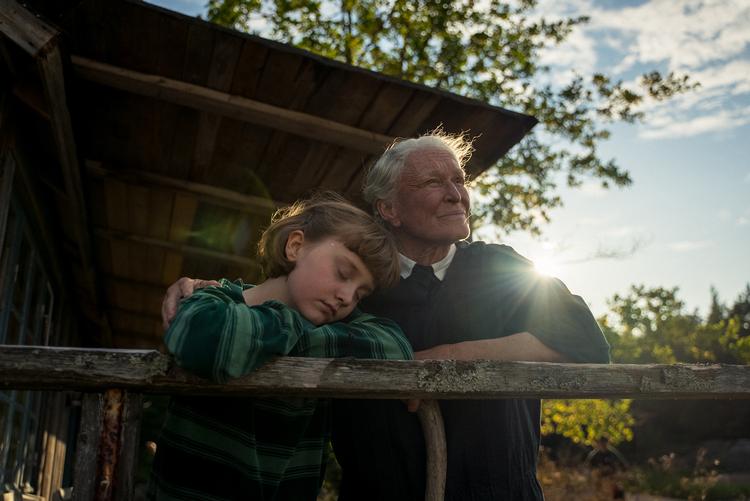 Tove Janssons roman om en otteårig pige og hendes bedstemors somre på en finsk ø mindede den britisk-amerikanske instruktør Charlie McDowell om sin egen barndoms somre. De foregik sammen med moren, den amerikanske skuespiller Mary Steenburgen, og enten hans far, Malcolm 'A Clockwork Orange' McDowell, eller stedfar Ted Danson.  Foto: Roxanna Reiss