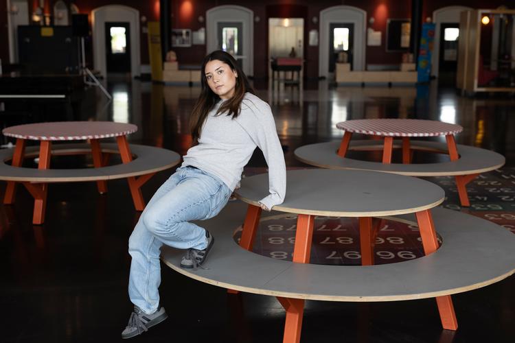 Anastasia Popovic, som har været med til at planlægge årgangens sidste skoledag, synes, at den nye festival er et »vildt fedt« koncept. Foto: Thomas Borberg