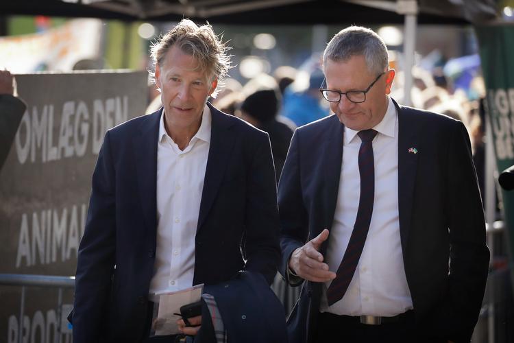 Jon Stephensen, der her ses sammen med Moderaternes Henrik Frandsen ved en tidligere lejlighed, er nu med til sit tidligere partis gruppemøder.  Foto: Jens Dresling