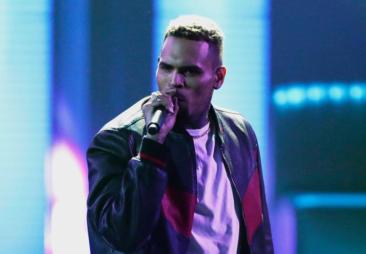 Chris Brown anklages for at have overfaldet en musikproducer på en natklub i London for to år siden. Foto: Matt Sayles/Ritzau Scanpix