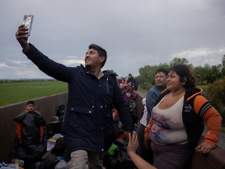 Politiken har tidligere kørt med det mexicanske godstog La Bestia, Bæstet, for at møde nogle af dem, der krydser grænsen fra Mexico i håb om et bedre liv i USA. Nu kan deltagelse i et tv-show måske give statsborgerskab til det forjættede land. Foto: Mads Nissen