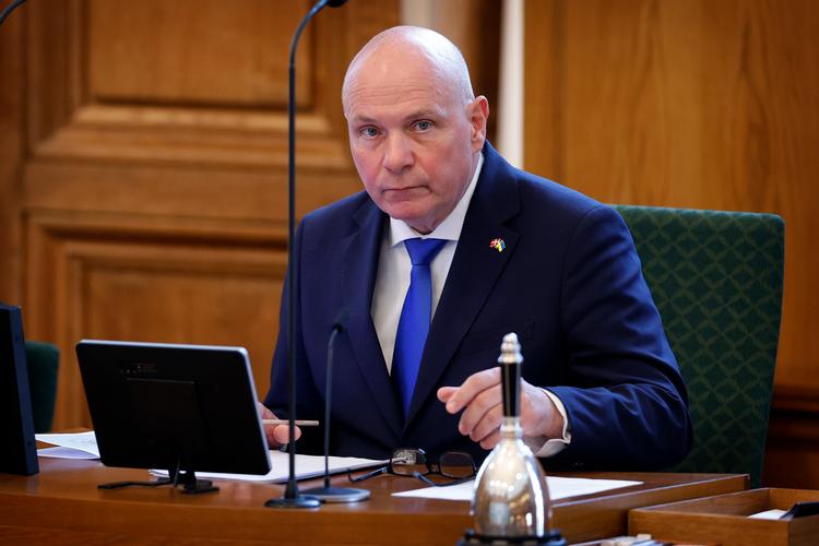 Folketingets formand Søren Gade (V) kan fint fortsætte med både at være formand for Folketinget og Esbjerg Havn, mener Gades partiformand, forsvarsminister Troels Lund Poulsen. Foto: Jens Dresling