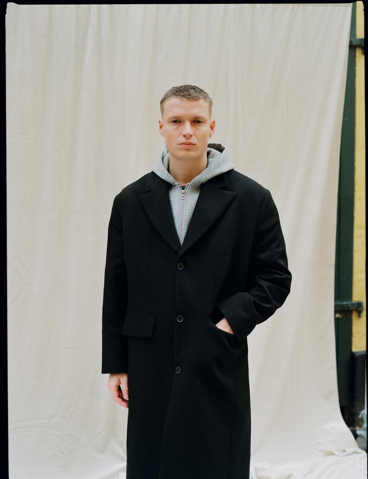 De 25 gæster på Anton Westerlins debutalbum tæller både rappere som Artigeardit, Noah Carter, Kesi, Mas og Lamin og sangere som Bette, Annika, Sira Jovina, August Høyen og Andreas Odbjerg. Foto: Jonas Villadsen