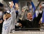 Højdepunktet i Jim Irsays (th.) tid som ejer af Indianapolis Colts kom i februar 2007, da klubben vandt Super Bowl. Foto: Brent Smith/Ritzau Scanpix