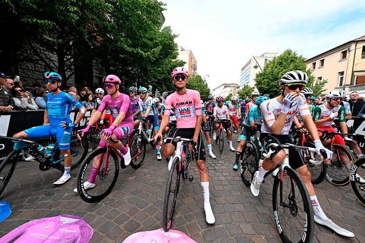 Mads Pedersen før starten på fredagens 13. etape. I weekenden venter Giroens bjerge. Isaac del Toro fører det italienske etapeløb. Foto: Luca Zennaro/Ritzau Scanpix