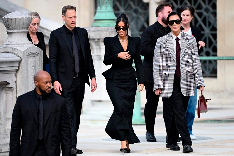 Kim Kardashian på vej fra retten ii Paris i maj efter at have vidnet. Foto: Leo Vignal/Ritzau Scanpix