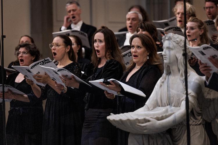 DR's store, professionelle koncertkor sang russisk musik med ro og dybde i Københavns Domkirke. Foto: Jacob Ehrbahn