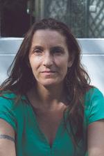 Da Neige Sinno var blevet 21 år, meldte hun sin stedfar til politiet for at beskytte sine mindre søskende. Retssagen blev afholdt for åbne døre efter ønske fra hende. Stedfaren erklærede sig skyldig i seksuelle overgreb og blev idømt ni års fængsel.  Hun er nu 48 år.  Foto: H. Bamberger/P.O.L.