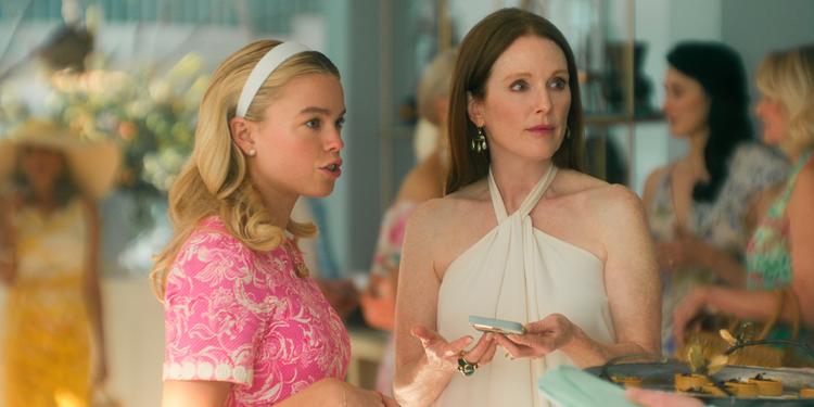 Disciplen og guruen: Simone er Michaelas assistent og følger devot hendes anvisninger. Milly Alcock og Julianne Moore er mere end overbevisende i rollerne. Foto: Netflix