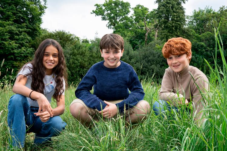 Arabella Stanton, Dominic McLaughlin og Alastair Stout skal spilles Hermione Granger, Harry Potter og Ron Weasley i ny serie om den berømte børnetroldmand. PR-foto:  Warner Bros. 