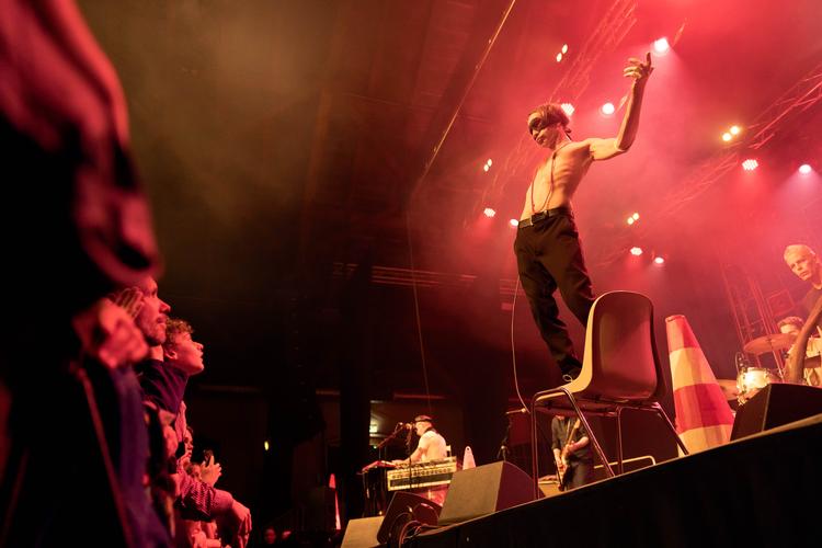 Torsdag aften spillede svenske bob hund den førte af tre afskedskoncerter i Den Grå Hal. Til august giver de deres absolut sidste koncert i Stockholm. Foto: Signe Lægsgaard