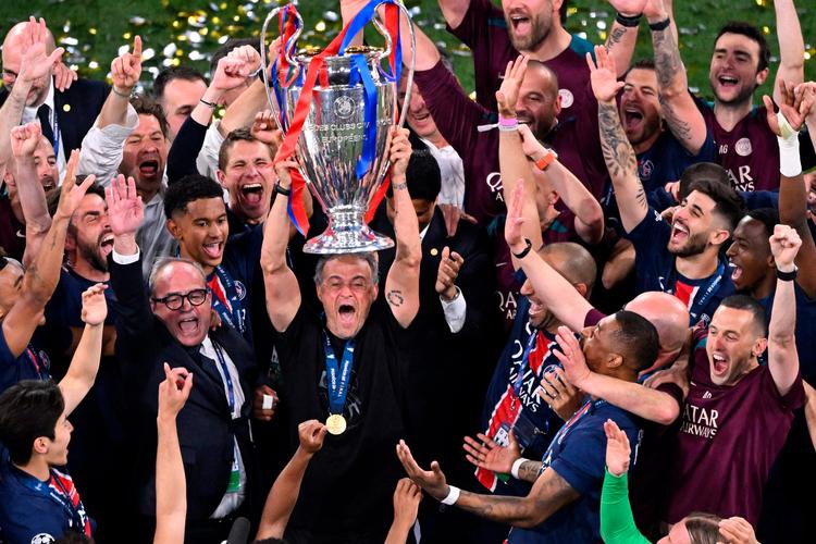 Da Luis Enrique løftede trofæet lørdag aften, leverede spanieren det, han blev hentet til PSG for at gøre: at vinde Champions League. Foto: Kirill Kudryavtsev/Ritzau Scanpix