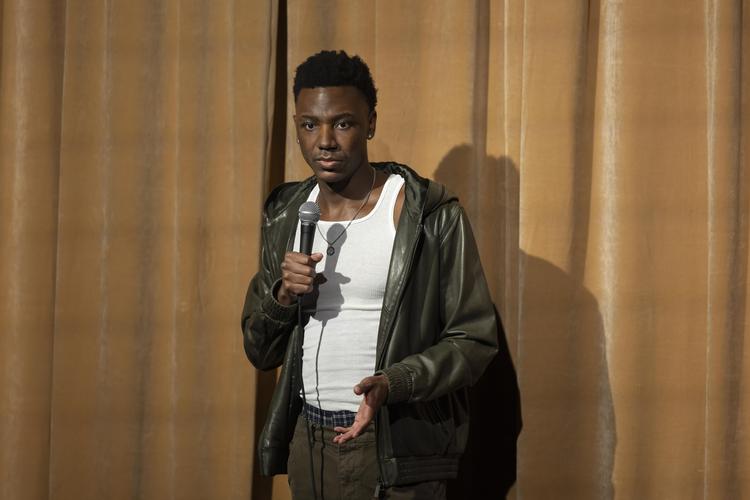 Jerrod Carmichaels materiale er sprængfarligt, og han sparer ikke sig selv. Eller sin familie. Foto: HBO Max 