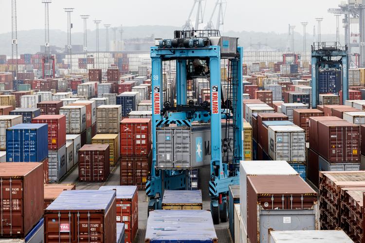 Den kommende tunnel vil gøre det muligt at føre den tunge trafik fra motorvejen til Aarhus Havn, der er Danmarks største containerhavn, under byen. Foto: Casper Dalhoff/Casper Dalhoff