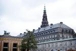 Regeringen har sammen med de borgerlige partier på Christiansborg lagt pres på politi og anklagemyndighed for at få rejst sager om terrorbilligelse, hvilket er sket. En sag om lovbrud i Folketinget er derimod lagt til side.  Foto: Jens Dresling
