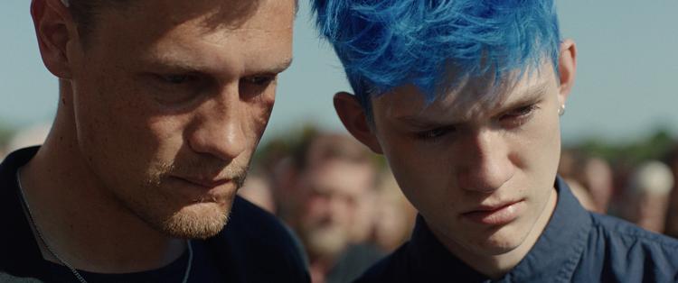 Morten Agerholm (tv.) er ikke landets mest ekspressive skuespiller, men når han skuler, mumler, smågriner, skumler, er han mere voldsom, sårbar, tvetydig, lun, kærlig og skræmmende end de fleste lige nu.  Foto: Rasmus Hasle Jørgensen