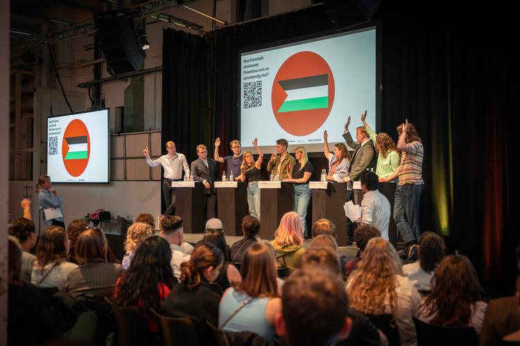 Ti ungdomspartier var repræsenteret, da Dansk Ungdoms Fællesråd i samarbejde med Jyllands-Posten og Politiken inviterede til forbudt debat om Palæstina-mærkesag Foto: Miriam Dalsgaard