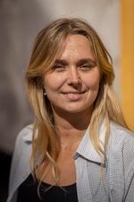 Journalist Emilie Stein Thorsen tilbragte flere uger i Tasiilaq i begyndelsen af 2025. Herfra skrev hun en række reportager om byens indbyggere. Foto: Christian Falck Wolff