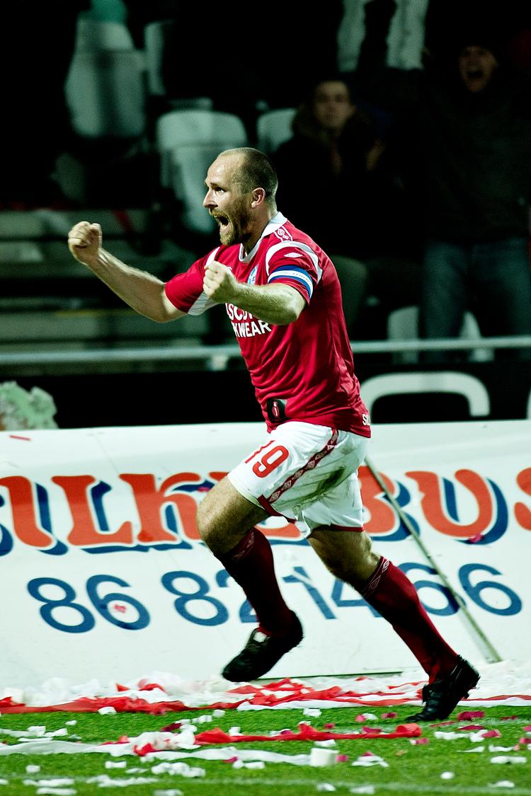 Henrik ’Tømrer’ Pedersen i aktion for Silkeborg i 2011. Året efter spillede han sin sidste kamp.  Foto: Anita Graversen
