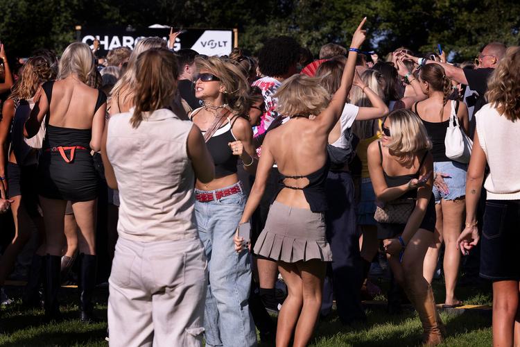 Hører du hjemme her på Coachella i Kastrup også kendt som AiaSound? Eller måske mere i ølteltet på Tønder Festival? Test dig selv og få svaret. Foto: Finn Frandsen