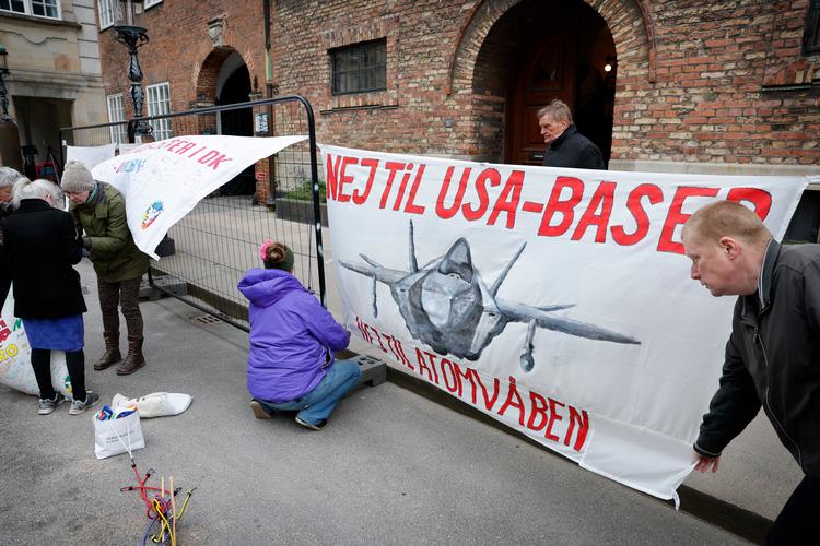 I en meningsmåling i april svarede 47 procent af danskerne, at de ikke mener, at Folketinget bør vedtage baseaftalen. 41 procent var for.  Foto: Jens Dresling