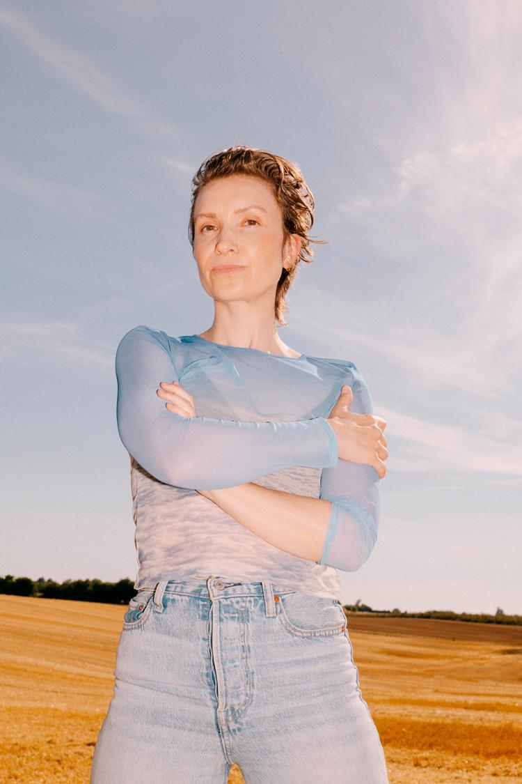 Ditte Holm Bro har før skrevet vidunderblasfemisk om Gud i sin debut, 'Fladland'.  Foto: Sofie Amalie Klougart