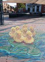 Abraham Burciaga fra Mexico fik tredjepræmie ved Street Art 24-festivalen for de nuttede ællinger - ællingerne var publikums favorit. Efter næsten et år er farverne slidt noget af, men 3D-effekten kommer stadig frem, når man tager foto af værket. Foto: Judith Betak