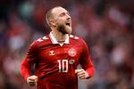 Fynske Christian Eriksen fik ekstra kærlighed fra tilskuerne til landskampen i Odense, som han kvitterede for med et mål i en knusende 5-0 sejr. Foto: Jens Dresling