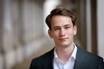 »Så længe store dele af venstrefløjen står som de tre aber, der hverken vil høre, se, eller tale om de problemer, som unge mænd har med os, ja, så har vi kun os selv at takke for, at de forlader os«, skriver Mads Olsen (SF). Foto: Jens Dresling