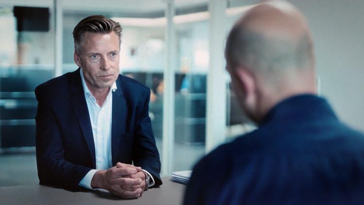 Efter at Nicolai Dyhr optrådte i de første afsnit af 'Den sorte svane', blev han fyret som partner i advokatfirmaet Horten. Pressefoto: TV 2 