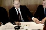 I 2011 forsøgte Danmark ved statsminister Lars Løkke Rasmussen (V) at indynde sig hos Rusland og Vladimir Putin. Derfor bruger Nordea foto fra Putins besøg i København som en del af sit forsvar i sag om hvidvask. Politiken ved ikke, hvilket billede Nordea viste under retsmødet mandag. Arkivfoto:  Joachim Adrian