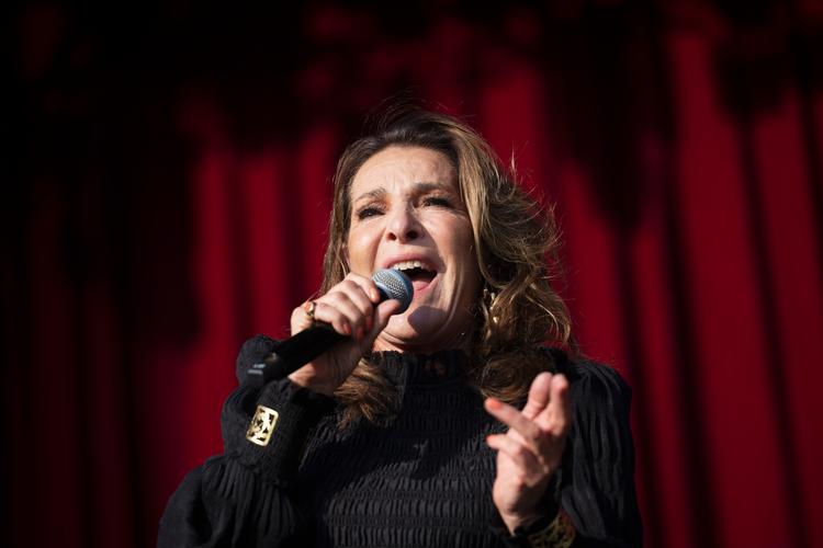 Lis Sørensen, her på billedet under en optræden på Heartland Festival sidste år, har i en video på Instagram gjort reklame for, at Sommersus i Bakkerne nu er gratis. Foto: Thomas Borberg/Ritzau Scanpix