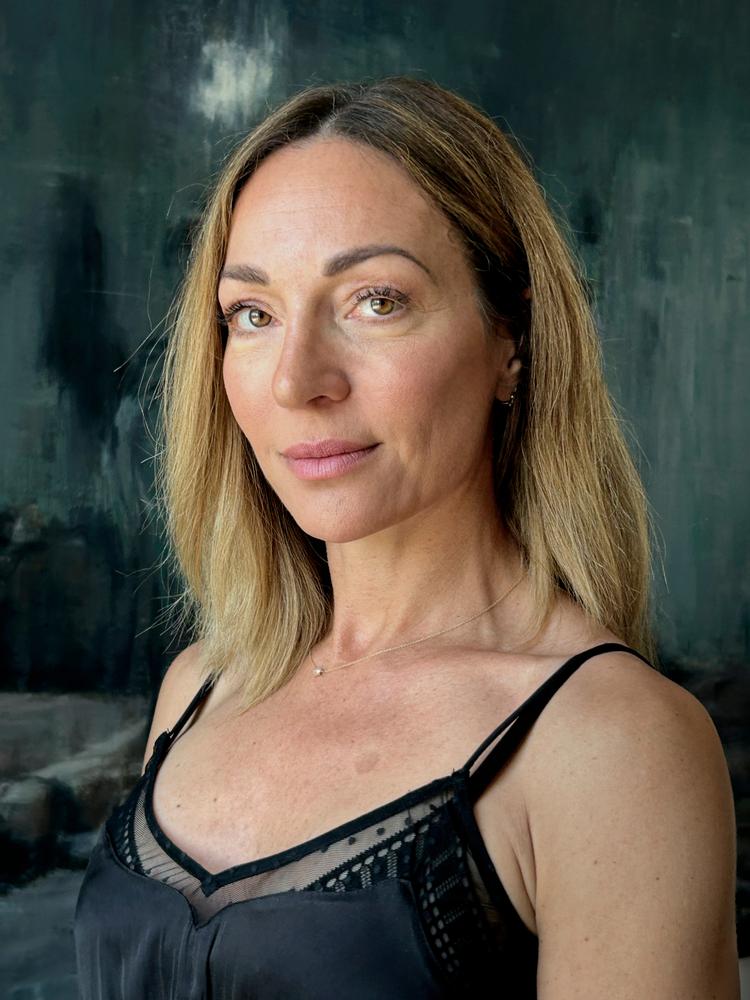 Forfatter Katrine Engberg udtrykte sig gennem dans og teater i årtier, indtil hun fandt ud af, at hun har det bedst, når hun bruger skrift som sit kreative sprog. Foto: Mads Nissen