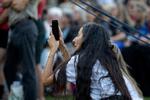 Flere og flere litteraturfestivaler popper op rundt om i landet. Her kan man komme tæt på de forfattere, man læser og dyrke socialt samvær – i den intensitet, man nu ønsker. Fotografiet er fra en tidligere udgave af Louisana Literature. Foto: Finn Frandsen